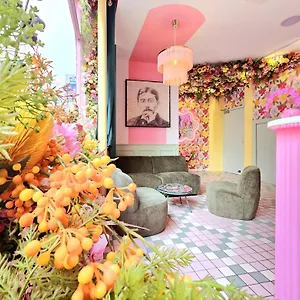 La Petite Rosa *** Paris